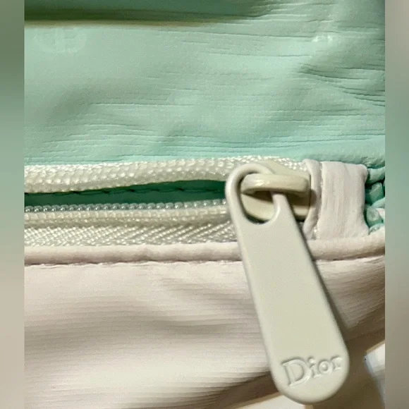 New Dior Pouch & Beauty Bundle With Dior Hydra Life Micellar Cleanser (10 Items) - Picture 9 of 16